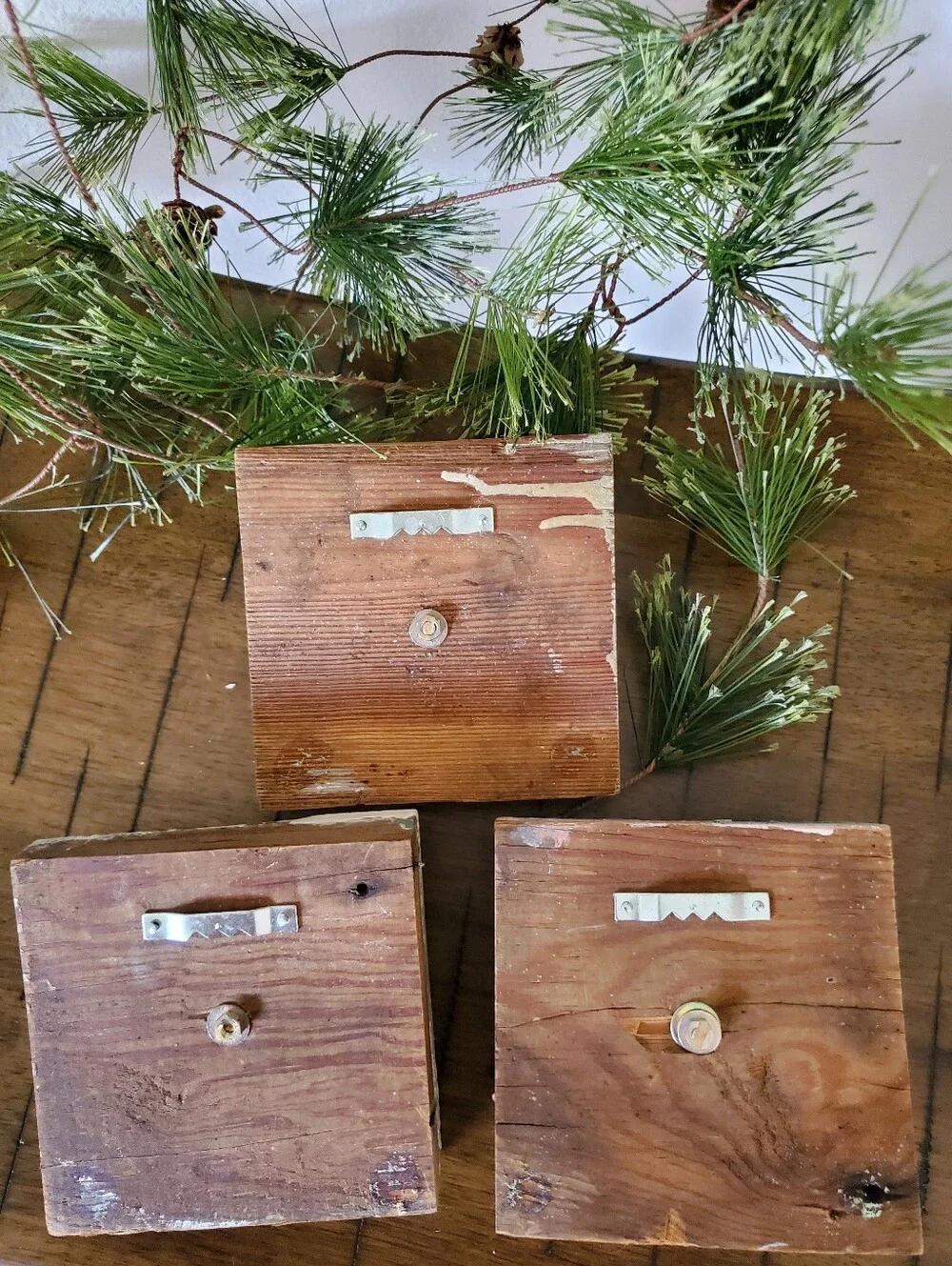 Shabby Chic Distressed Barn Wood Wall Hooks Set of 3 Knobs Hooks